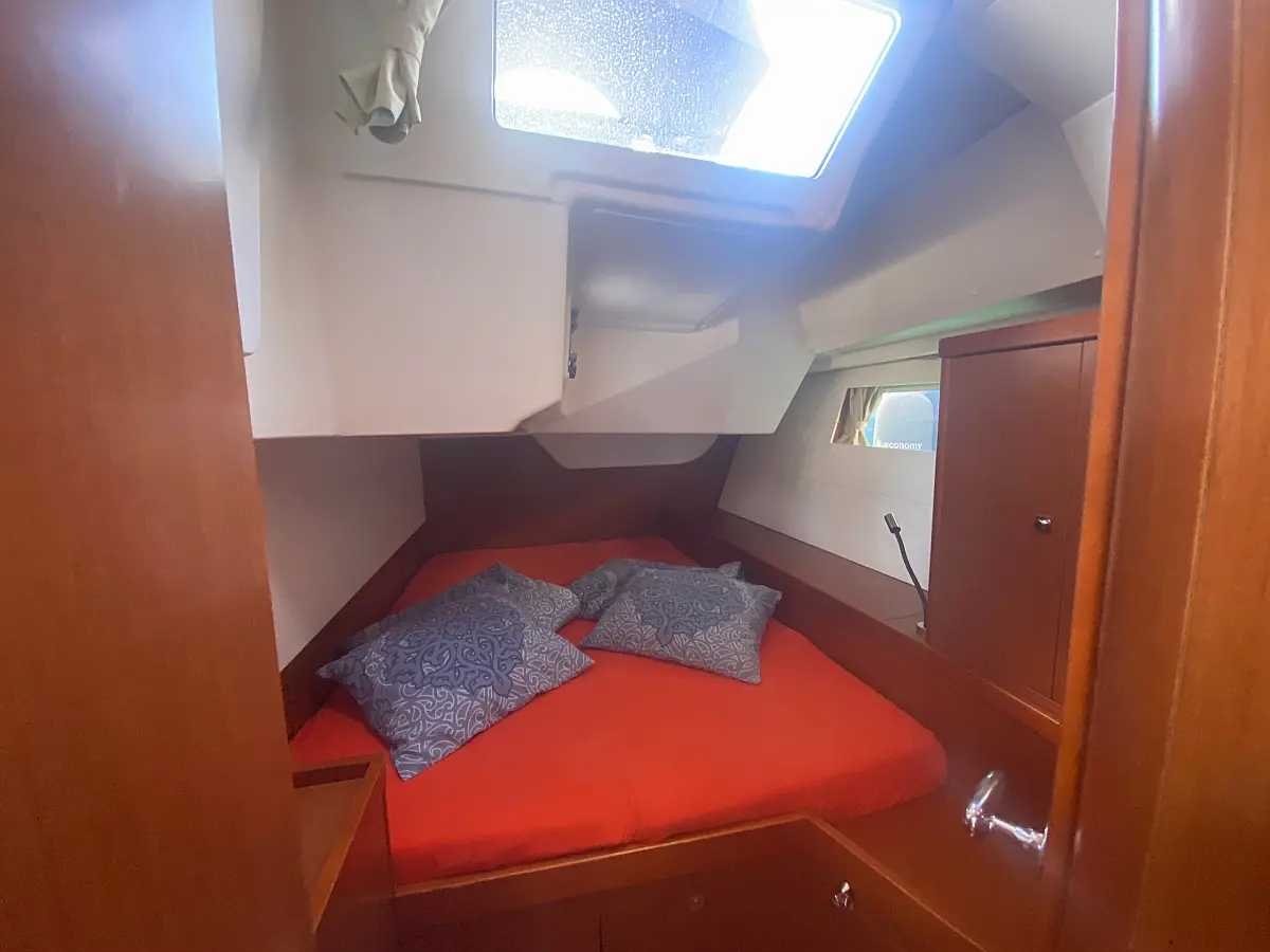 Bandol Sailing Yacht