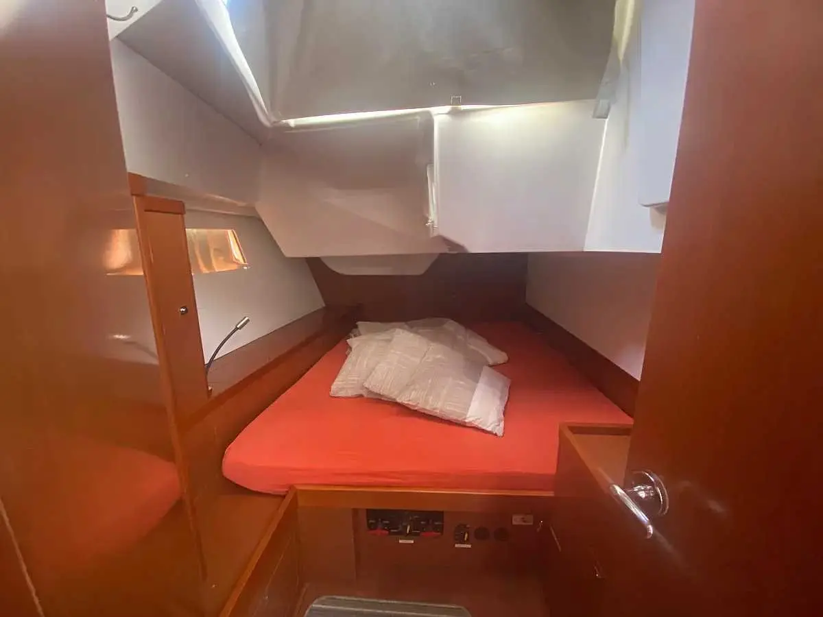 Bandol Sailing Yacht
